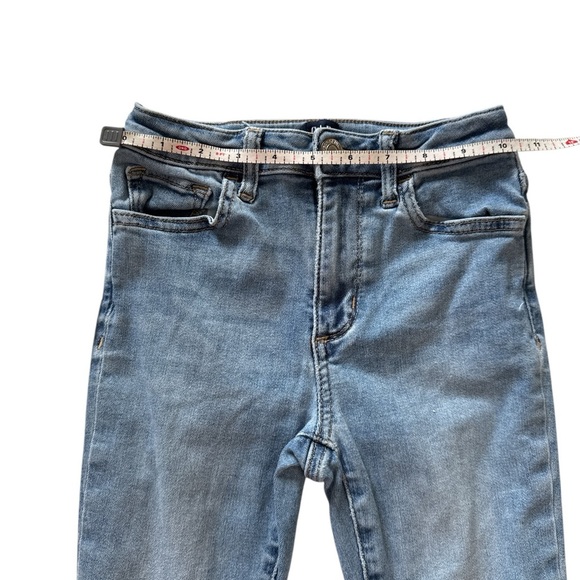 3/$20 GAP Kids High Rise Stretch Jegging - Medium Wash Distressed - Size 8 Girls - Picture 4 of 8